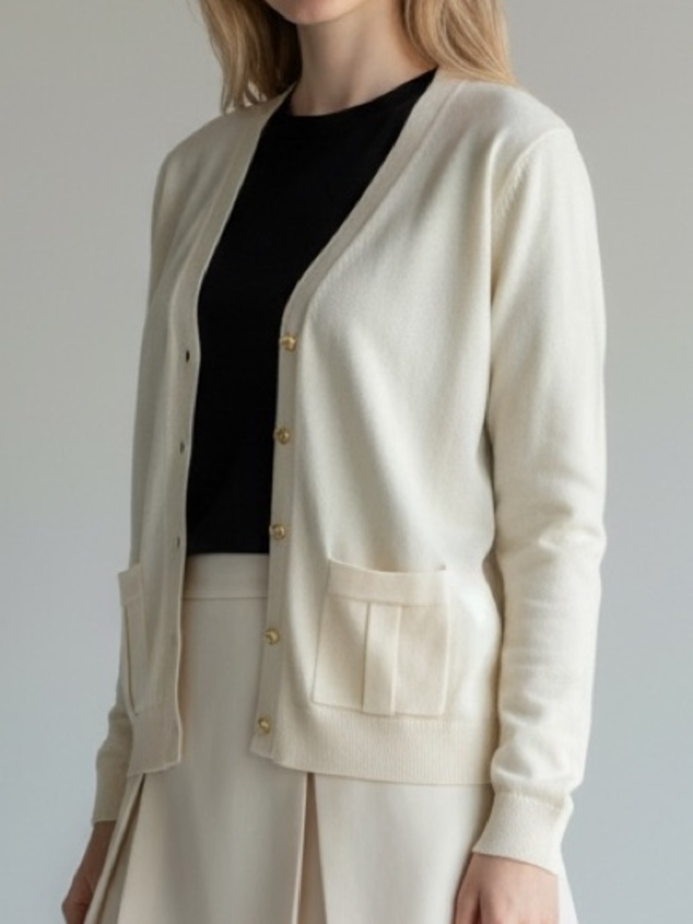 Banana Republic Women's Cream V Neck Cardigan Five Button Closure
